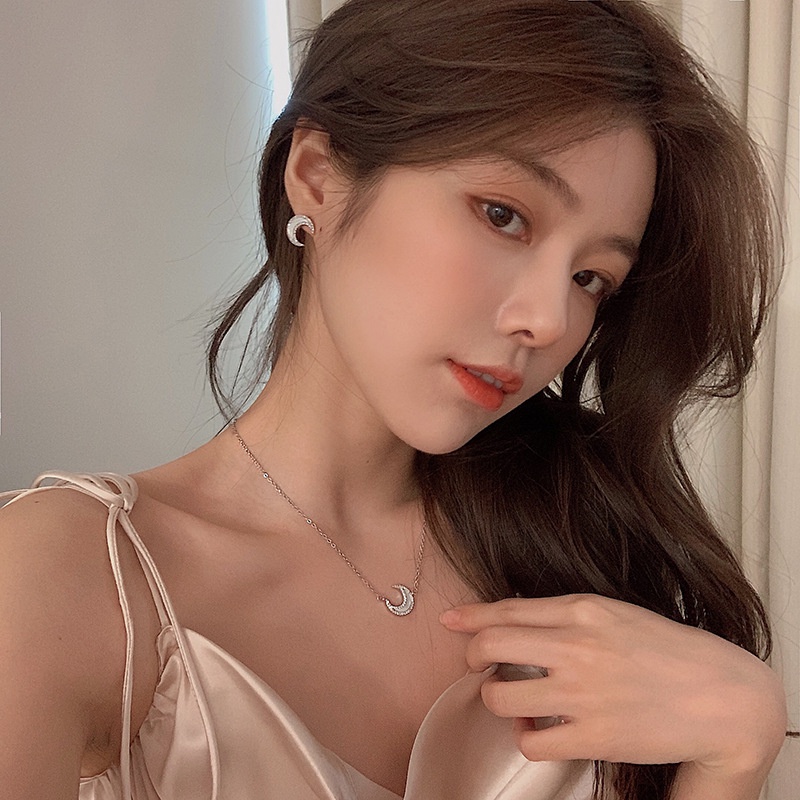 Kalung Choker Rantai Klavikula Liontin Mutiara Bulan Gaya Korea