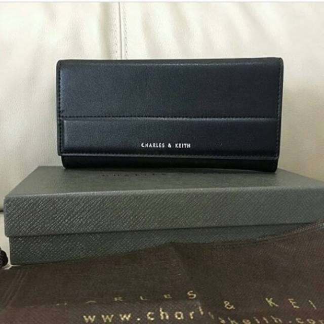 CHARLES & KEITH WALLET