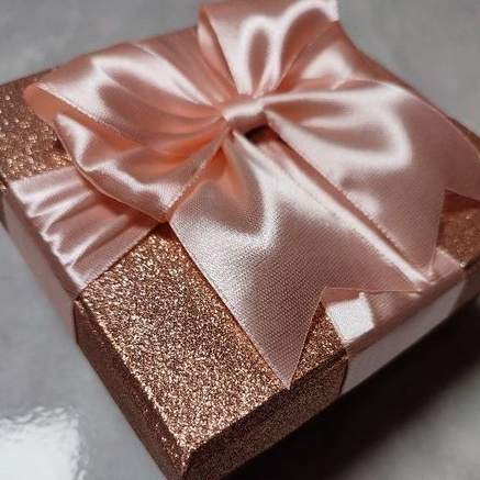 Kotak Hadiah Kado Spesial Glitter Rose Gold Free Pita menempel pada tutup