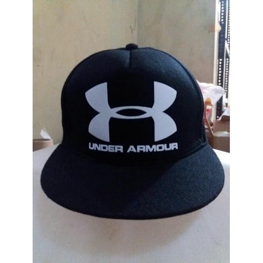 topi under armour