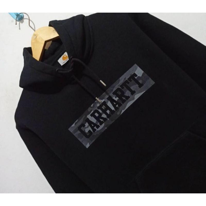 

carhatt collage box camo