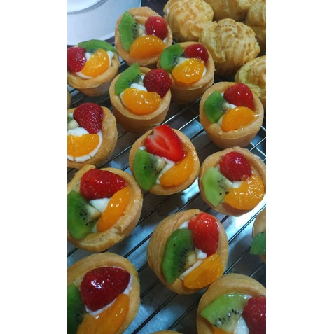 

Kue Soes Buah, Soes vanilla, Soes coklat, Soes durian, Soes greentea