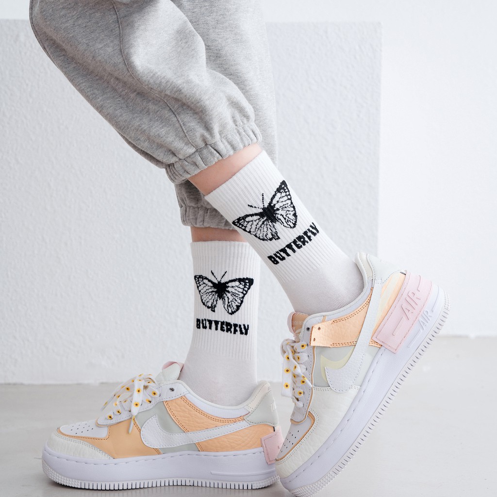 Kaus kaki Wanita kupu-kupu Motif kaus kaki hitam dan putih kasual olahraga busana Socks D50