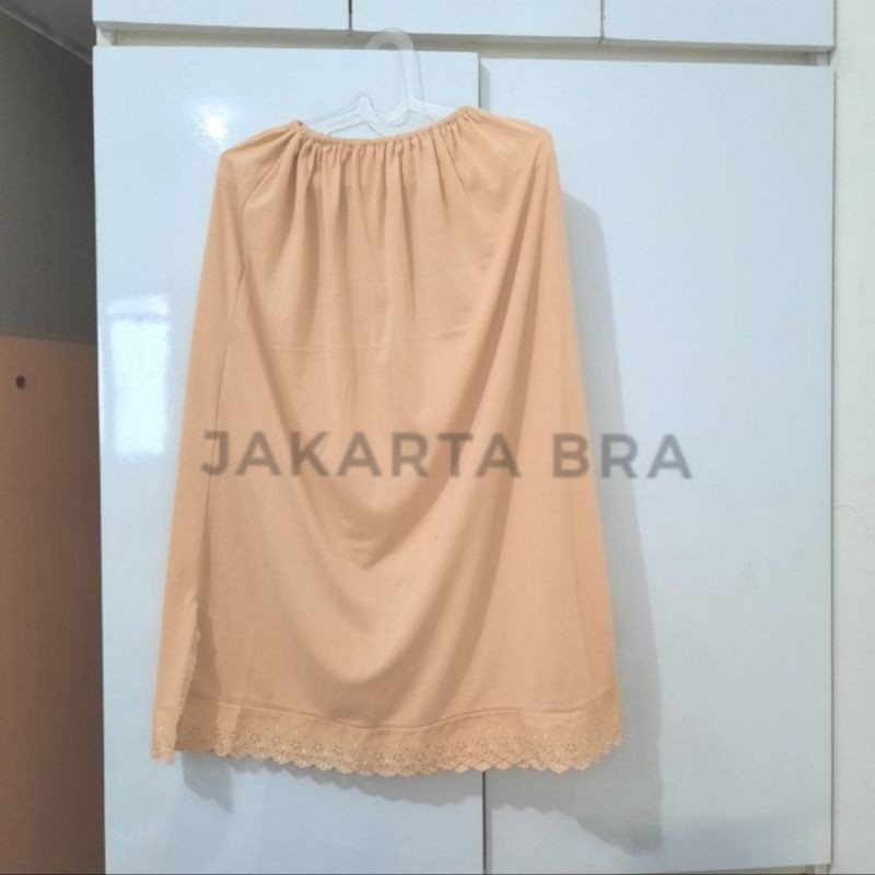 Under Rok Androk Panjang Tumit Full Krem Hitam Putih