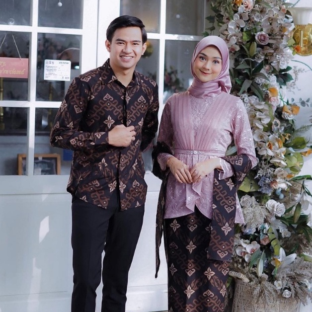 Batik Couple Kebaya Modern Kebaya Wisuda Lamaran Baju Tunangan Batik Brukat Terbaru Baju Couple Kondangan Terbaru 2022