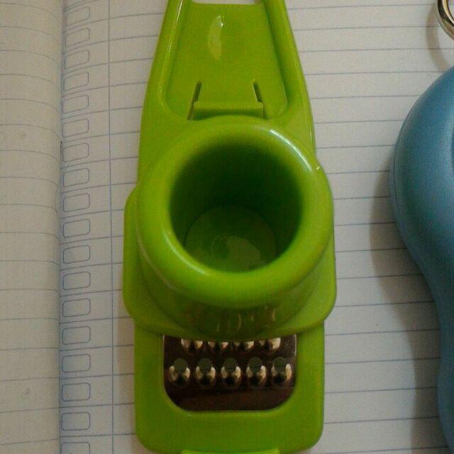 Parutan Bawang Penghalus Bumbu (mini Onion Slicer)