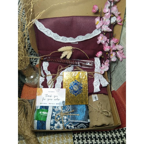 HAMPERS MUKENA + HIJAB DLL