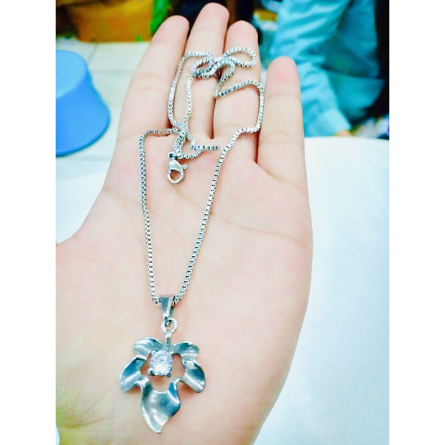 Kalung titanium / kalung satu set leontin  cocok untuk pria dan wanita