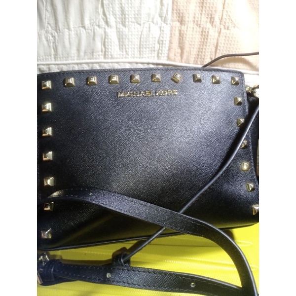 Tas wanita Sling bag Michael Kors hitam preloved