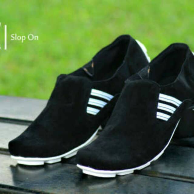 Sepatu Pria Casual Adidas Slip On