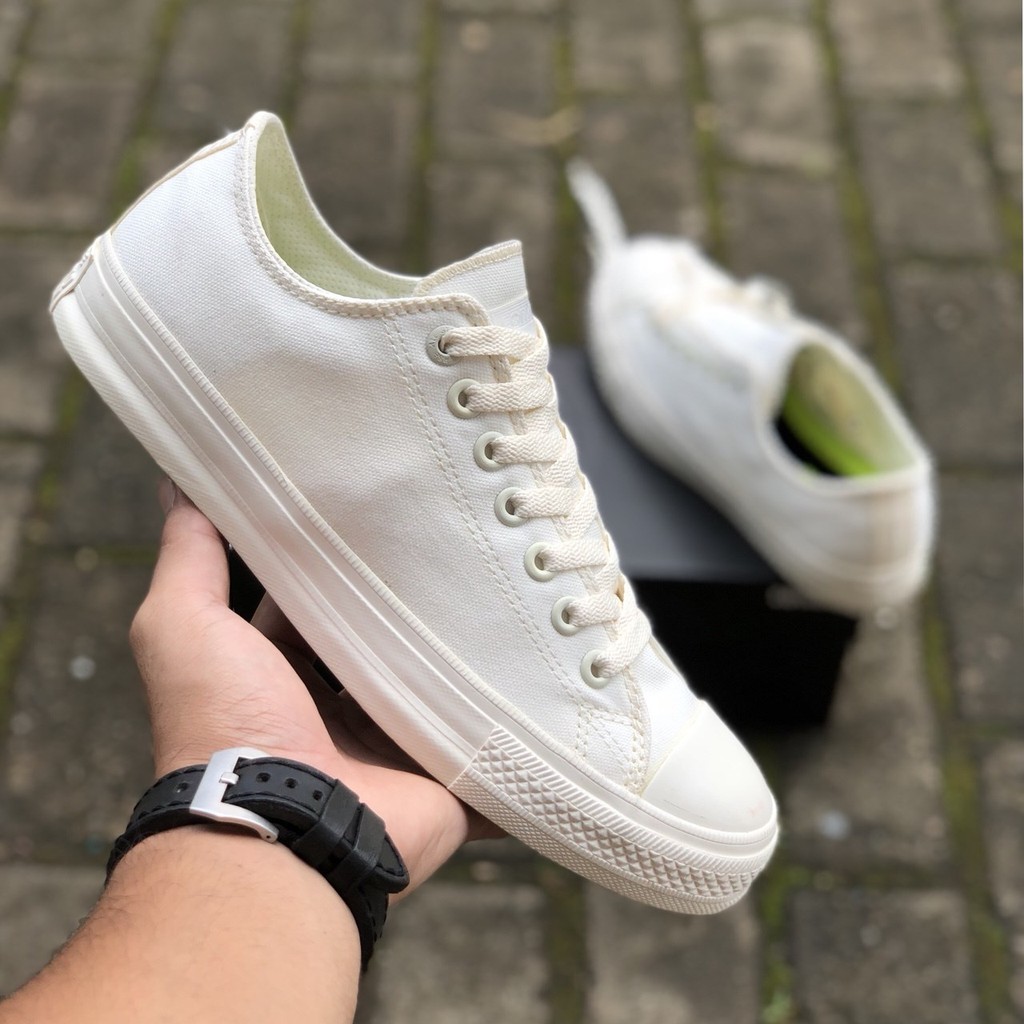 converse off white chuck taylor 2.0