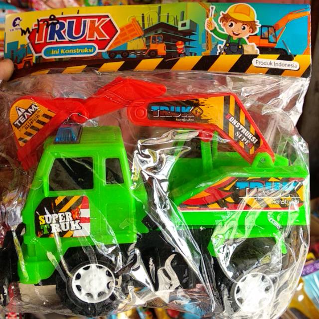 Mainan mobil truk keruk pasir