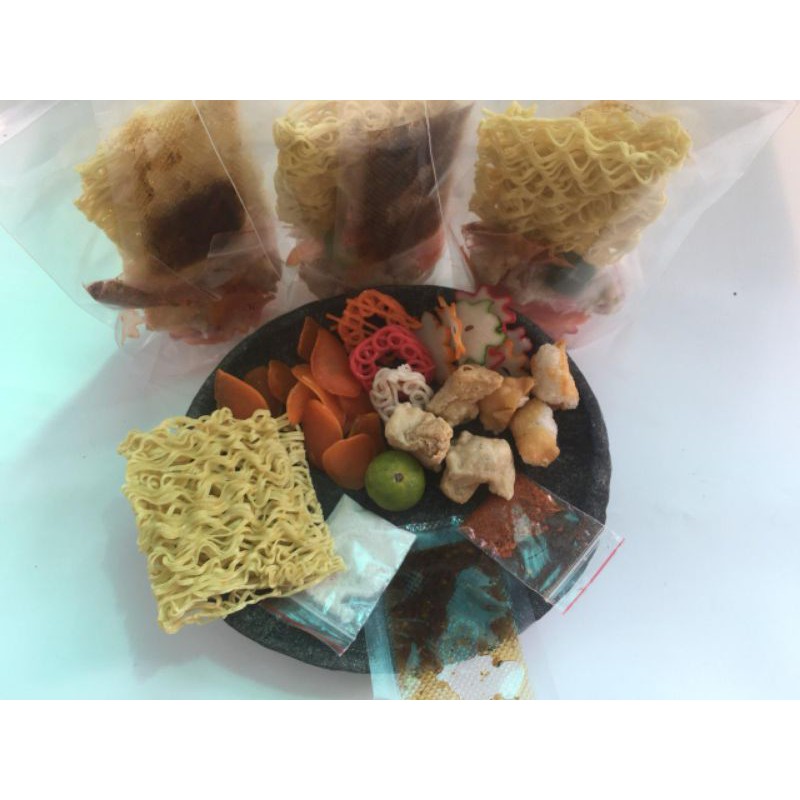 

Seblak pedas isi mie kerupuk siomay batagor enak kuah