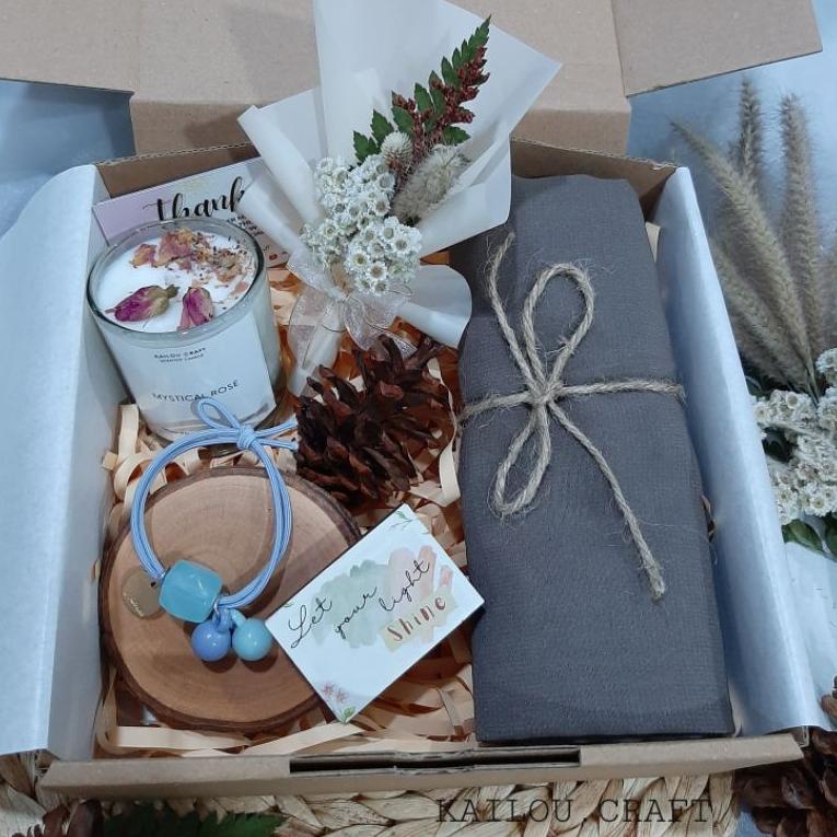 

[KODE FZEDH] Kado Ulang Tahun | Kado Wisuda | Kado Cewek | Hampers Ulang Tahun | Kado Anniversary | Gift Box Scented Candle | Lilin Aromaterapi | Snack Box