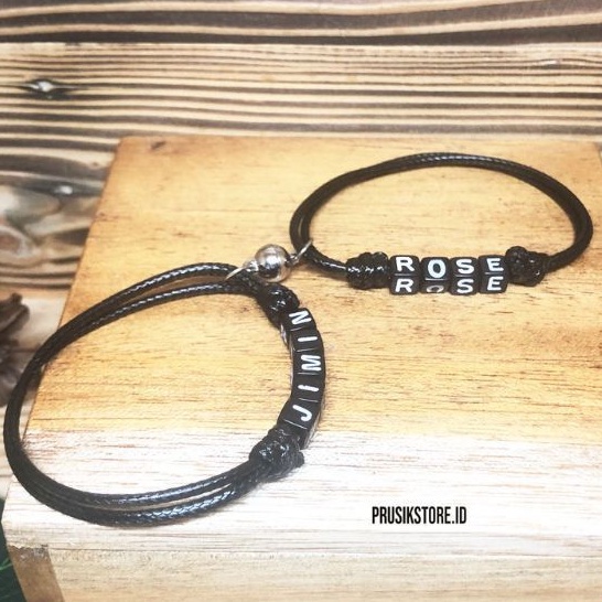 (COD) SEPASANG GELANG COUPLE MAGNET NAMA TALI KOREA PLUS MAGNET