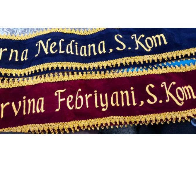 ➲ [SEHARI JADI] Selempang Wisuda Bludru Renda 2 Lapis ☎