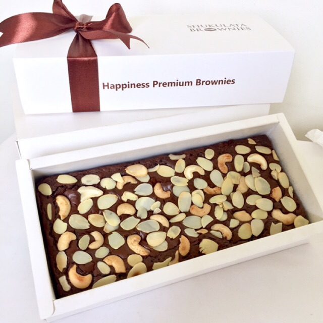 

Premium fudgy brownies topping almond mix kacang mede