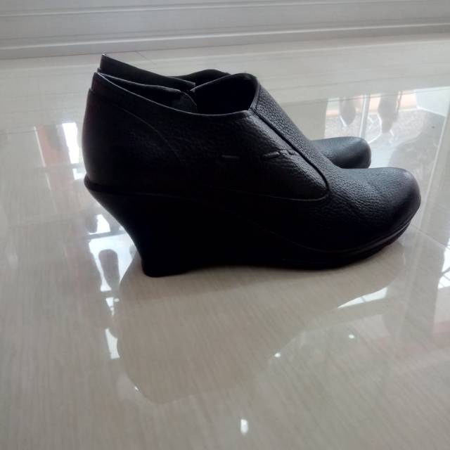 Zalora / Sepatu Wanita / Sepatu Kulit