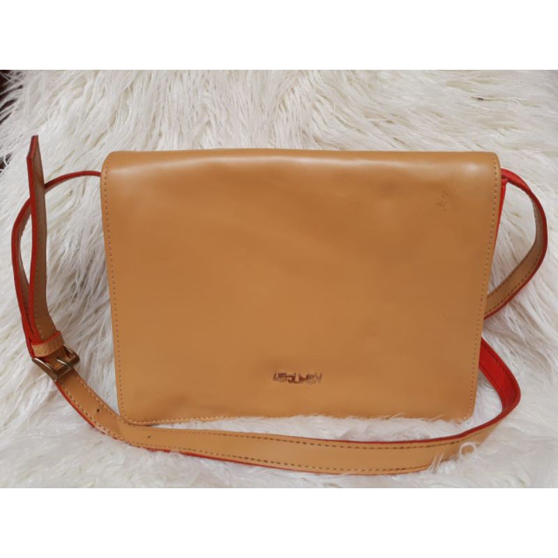 Secondhand LE JUNEV Leather Slingbag