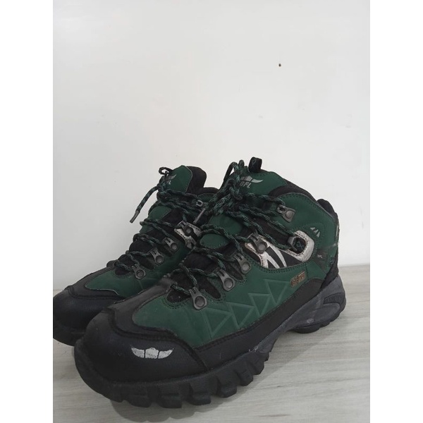 Sepatu outdoor BFL