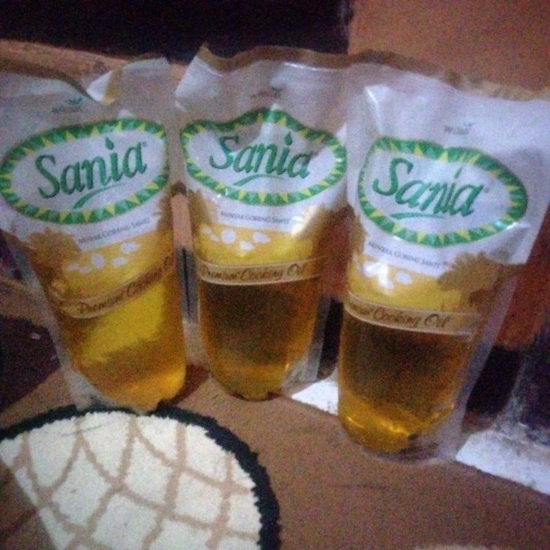 

Minyak goreng Sania 1 Liter