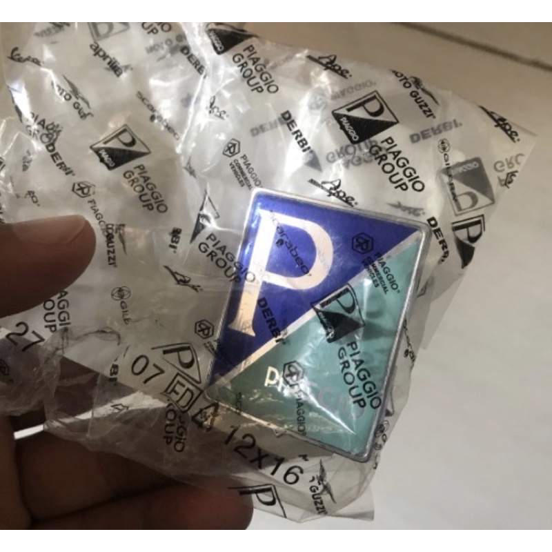 Emblem logo dasi piaggio vespa matic original