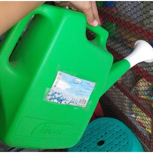 penyiram taman / penyiram bunga / tempat penyiram