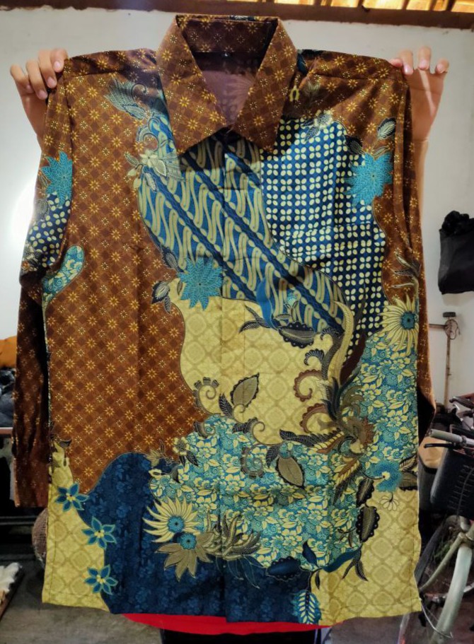 Kemeja Batik Pria Semi Sutra Silky Premium Puring Istimewa