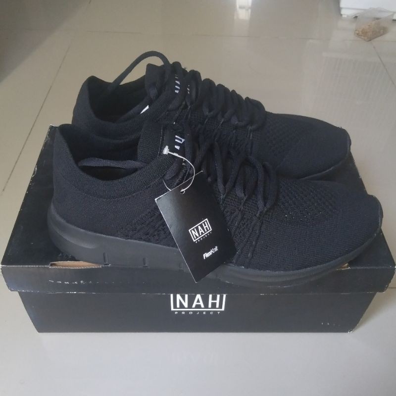 NAH Project YAS Flexknit Triple Black