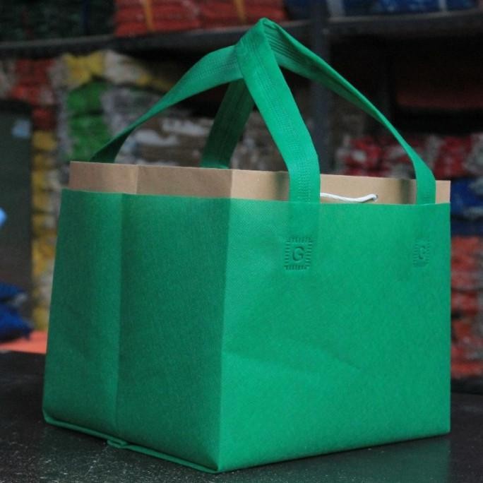 

✨ BISA COD ✨ Tas Spunbond/ Goodie Bag Tas Kotak Nasi Box 22 x 22 isi 12pcs