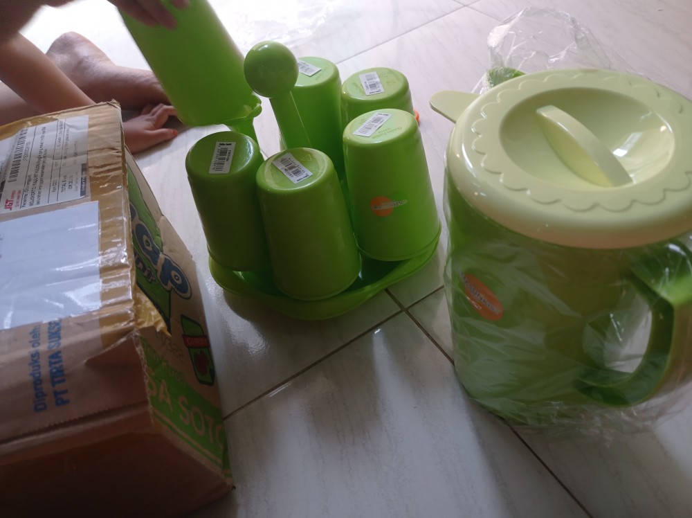 Stand Gelas Set + Teko