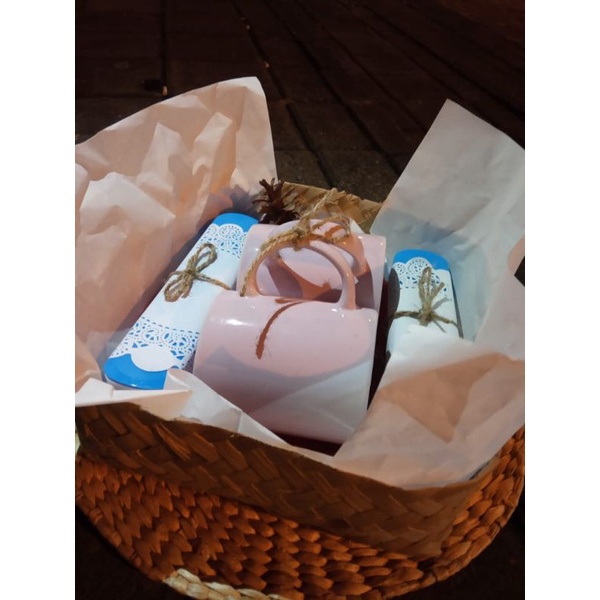 

Hampers Peralatan Makan