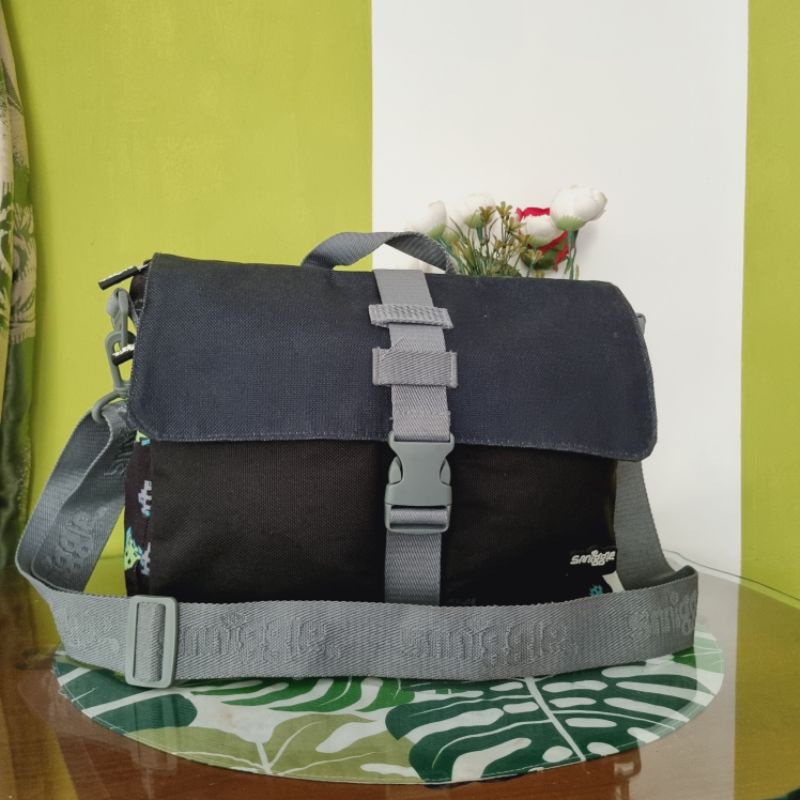 smiggle mesengger sling bag tas selempang smiggle vibese preloved