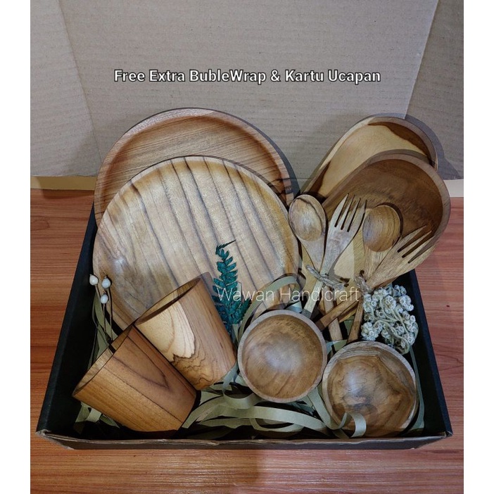 

Hampers Couple/hampers/souvenir/kado wedding/hadiah/free gift card/set alat makan kayu jati A011