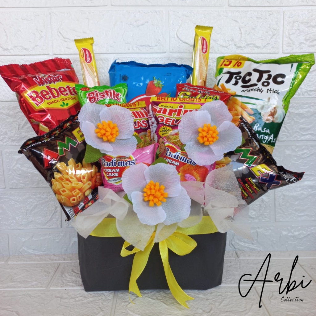 

hampers snack / hampers jajan / kado / bingkisan / parcel snack / kado ulangtahun / kado wisuda