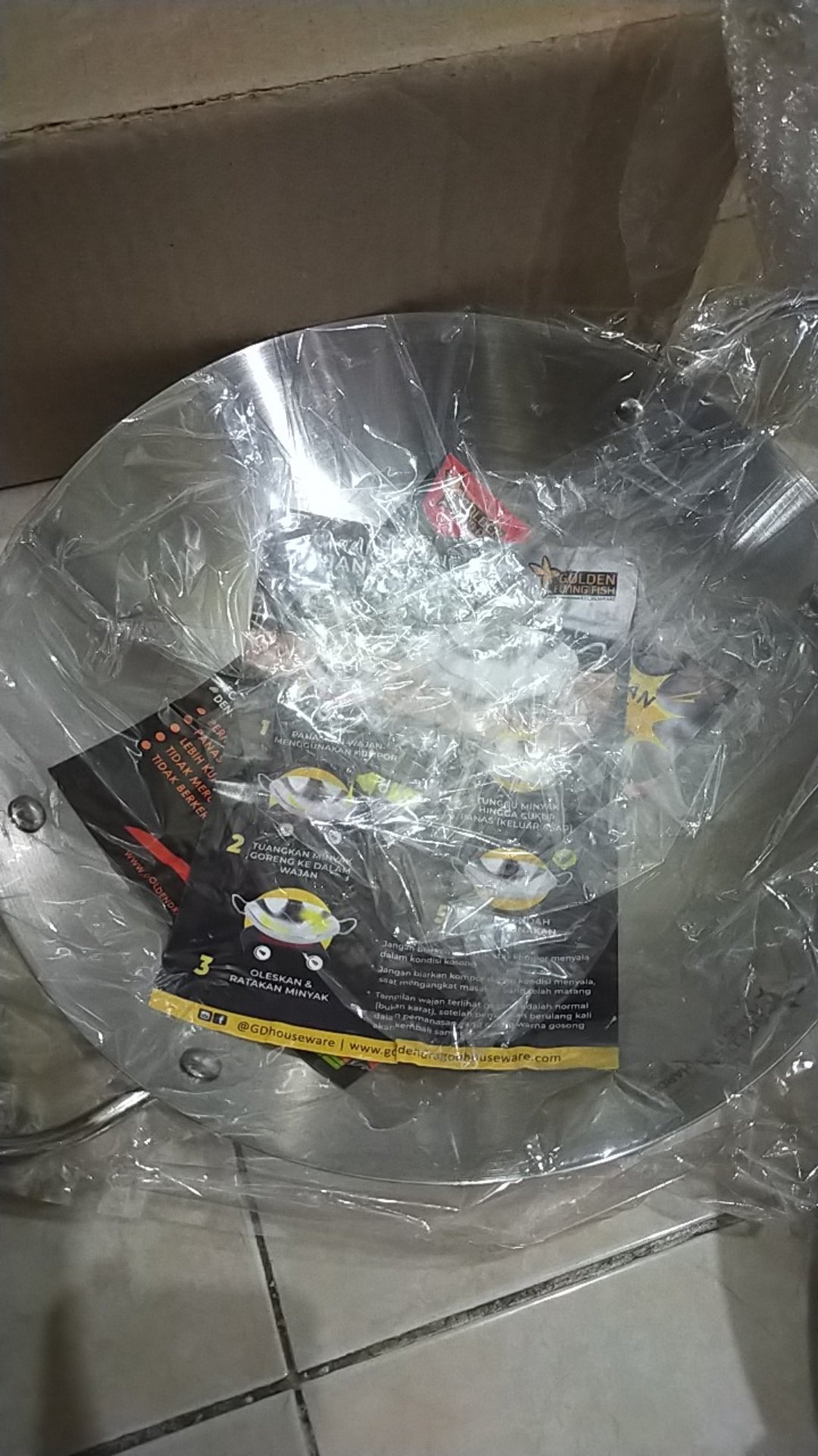 Wajan Stainless Steel Harden Anti Lengket Golden Flying Fish Wok 30 Cm