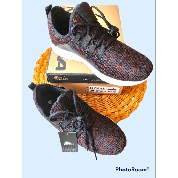 SEPATU NEW ERA HITAM PUTIH COKLAT