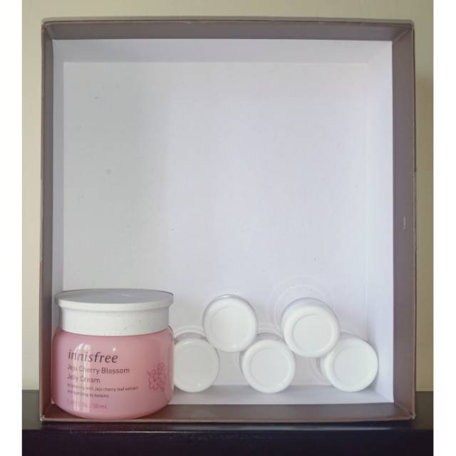 Innisfree Jeju Cherry Blossom Jelly Cream (Share in jar 5ml)