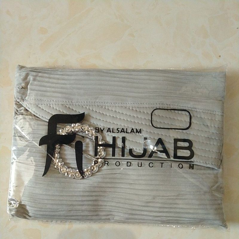 Hijab Instan Bergo Plisket Gotik Gesper Original F1/ Hijab Jersey Plisket/ Jilbab Bergo Pad Plisket-Silver