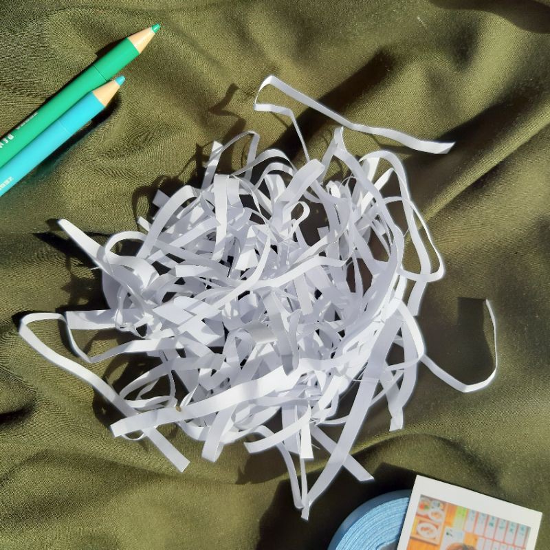 

[ 100 gr ] Kertas Serut Kertas Potong Potongan Kertas Paper Shredder Kertas Cacah Box Kado Filler