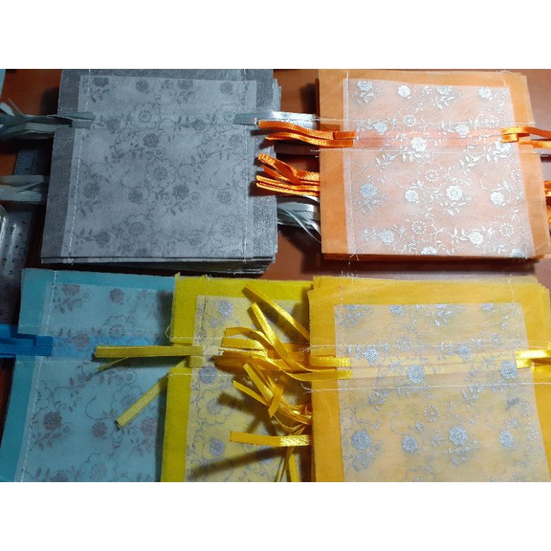 

Mini drawstring pouch satuan sablon warna perak