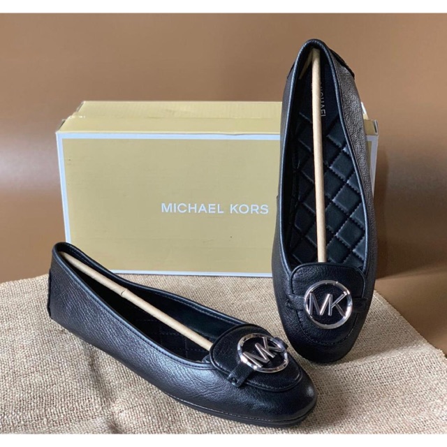 Ready size 6 sepatu mk lilie moc leather black original