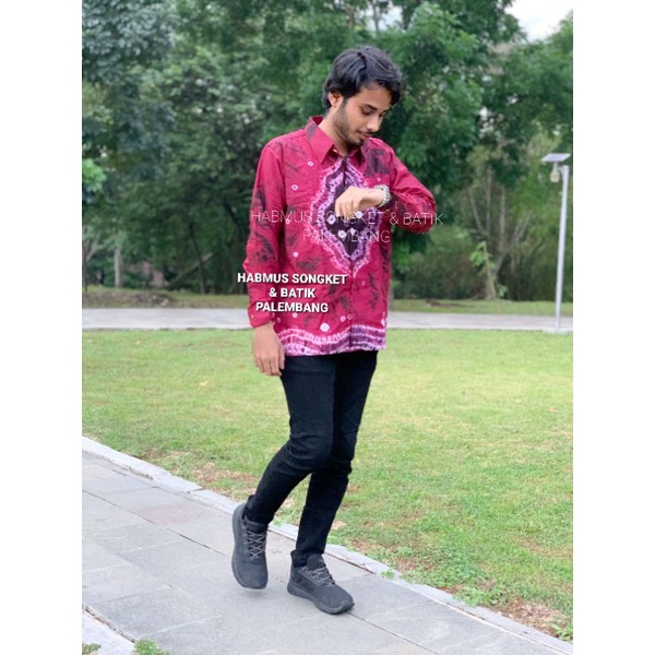 KEMEJA PRIA MOTIF JUMPUTAN PALEMBANG