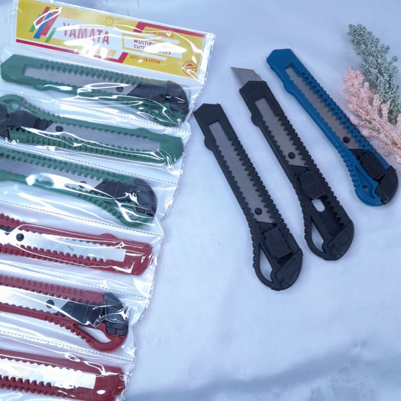 

Pisau Kater Yamata ISI 12PCS Pisau Cutter Besar L500 Kemasan Renceng Grosir