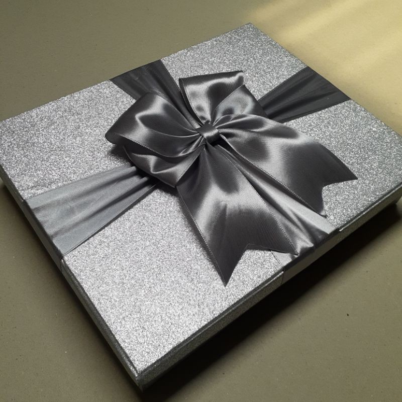 GIFTBOX GLITTER WHITE ABU MUDA PITA ABU TUA