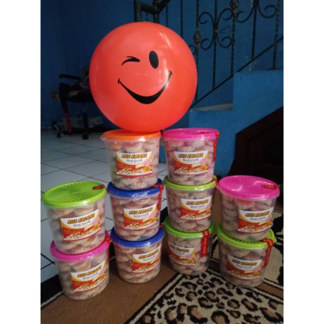 

Kue kacang Mak Enak