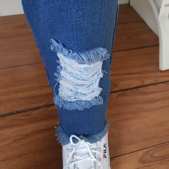 HOPYLOVY Triple Ripped Jeans Boyfriend