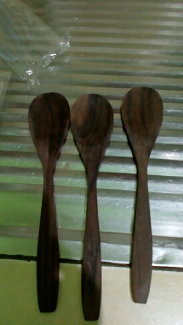 Sendok Makan Kayu Hitam