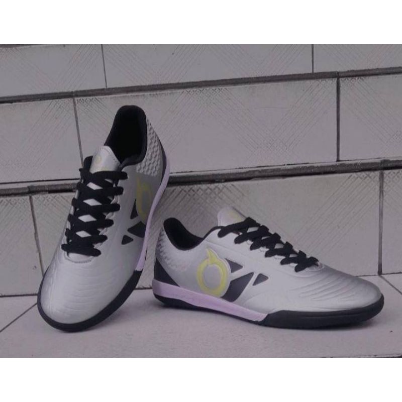 SEPATU FUTSAL ORTUSEIGHT IC SIZE 39-43