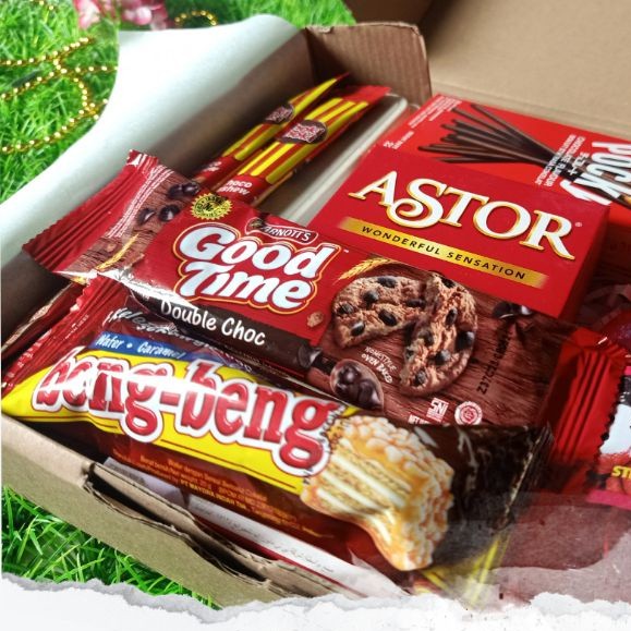 BIRTHDAY HAMPERS / GRADUATION HAMPERS / SNACK GIFTBOX